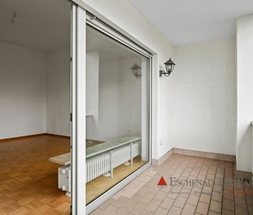 Modernisierte 2 ZKB mit Balkon, Einbauküche und Blick ins Grün der ... - Foto 4