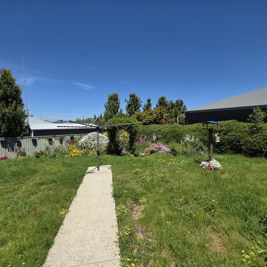 3 BEDROOM HOME WITH GREAT SHED, GARDENS & ENTERTAINING - Photo 1