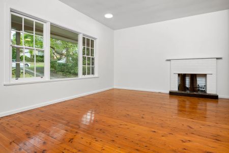 Large, Comfortable & Updated Home - Photo 2