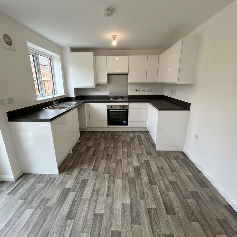 3 bedroom semi-detached house to rent - Photo 1