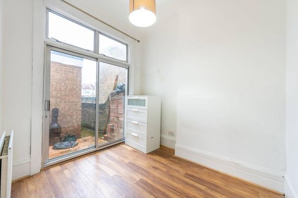 3 bedroom flat to rent - Photo 1