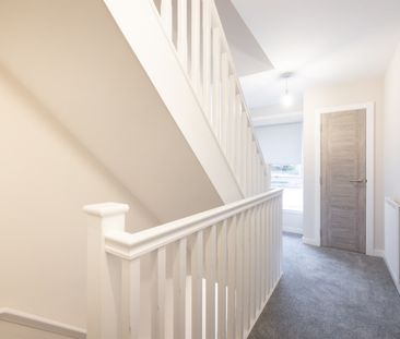 Casa, Vista Park, Glasgow, G33 - Photo 3