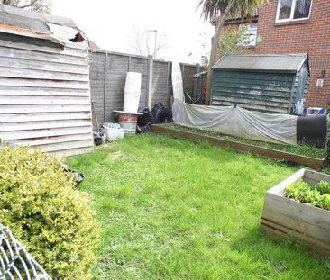 Shaw Drive, Walton-on-thames, KT12 - Photo 1