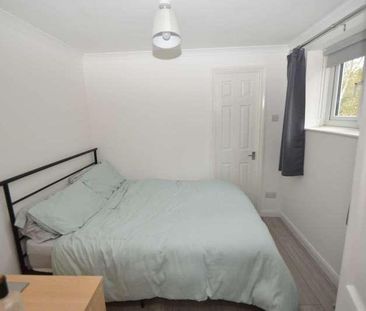 Weybridge, KT13 - Photo 3