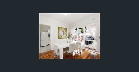 Lovely quiet street near vast parklands - Photo 2