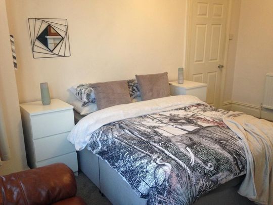 5 bedroom house to rent - Photo 1