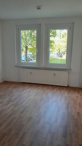 Stop! Günstige 2-Zimmer-Wohnung - Foto 4