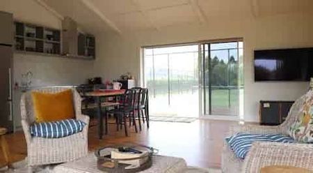 Vineyard Cottage - Photo 2