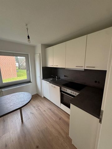 Erstbezug nach vollständiger Renovierung, moderne und bezugsfertige Wohnung - Photo 4