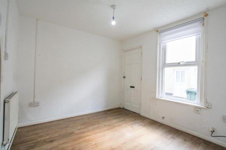 2 bedroom semi-detached house to rent - Photo 3