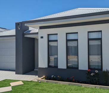 ROOMS In All Female-Household. Large, AIR CON , furnished Rooms for... - Photo 1