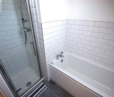 2 bedroom end of terrace house to rent - Photo 2