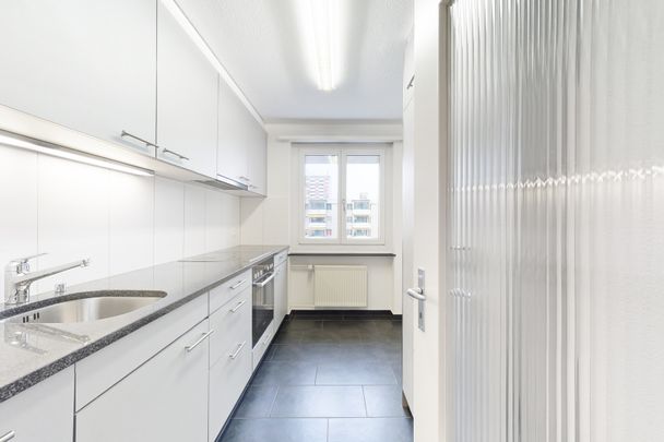 Modernisierte Wohnung mit grossem Balkon? - Foto 1