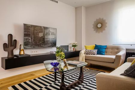 Calle de Sagunto, Madrid, Community of Madrid 28010 - Photo 2