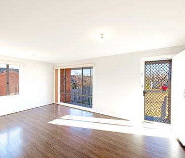 Light filled family home - Photo 2