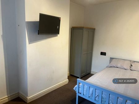 1 bedroom in a house share to rent - Photo 2