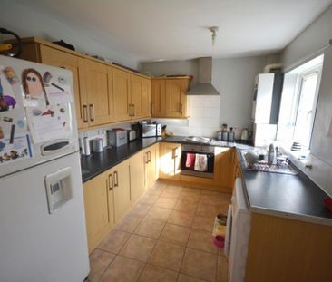 3 bedroom terraced house to rent - Photo 5