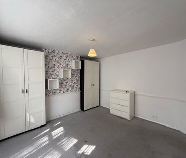 4 Bedroom House - Mid Terrace To Let - Photo 6