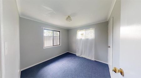 Stunning 3-Bedroom Gem with Two Parking Spaces – Newly & Luxuriously Renovated! - Photo 3