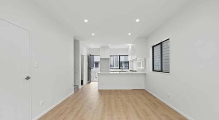 Spacious Family Home with Bonus Sleepout! - Photo 2