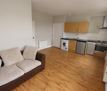 2 Bed Flat, Russell Street, RG1 - Photo 2
