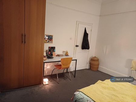 1 bedroom in a house share to rent - Photo 2