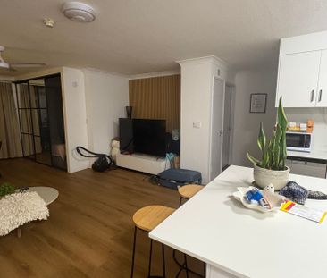 Surfers Paradise - Photo 1