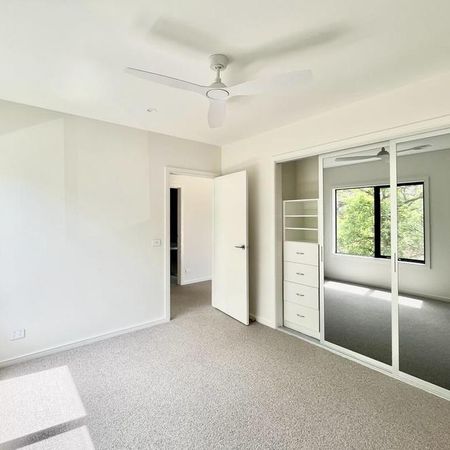 Brand New 3 Bedroom 2 Bathroom townhouse - Photo 2