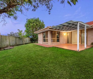With New Floor Boards. Triple Air Conditioned Villa Style Townhouse... - Photo 6