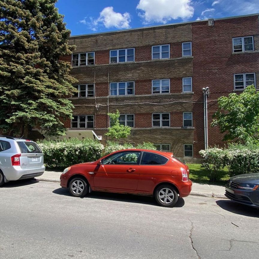 Three-Bedroom (5.5) - 4720 Ave St-Kevin, Montréal - Photo 1