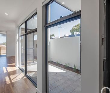 Open the Door to Top end townhouse in Tonsley - Photo 6