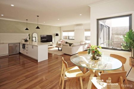 Beautifully Maintained & Ideally Located - Photo 3