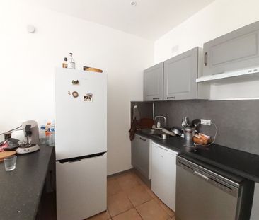 Location Appartement 3 pièces 73m² MARSEILLE 1er - Photo 6