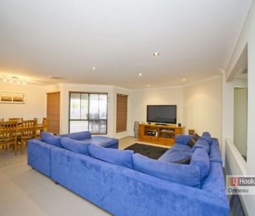 4 Bed, 3 Living Room, Ducted Air and Alarm! - Photo 6