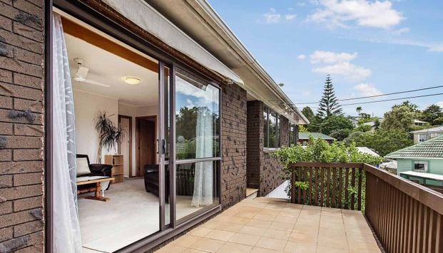 3br,fourth room House with plenty of onsiteparking - Photo 1