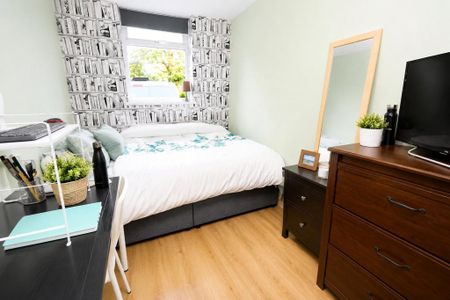 4 bedroom house of multiple occupation to rent - Photo 2