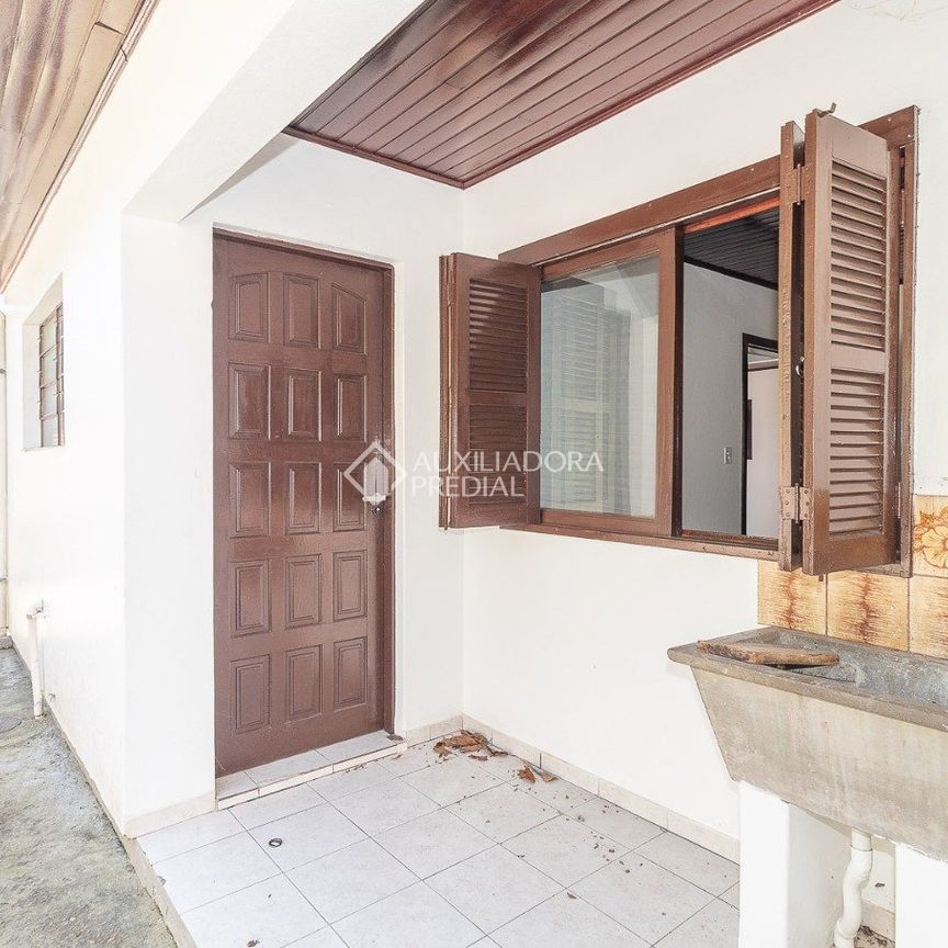 Casa com 2 quartos e 100m² para alugar em Vila Nova, Porto Alegre. - Photo 1