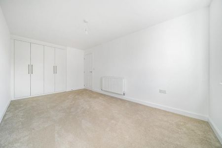 4 bedroom detached house to rent - Photo 4