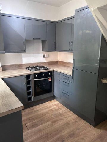 1 bedroom in a house share to rent - Photo 2