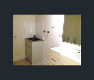 MODERN LIVING - Photo 5