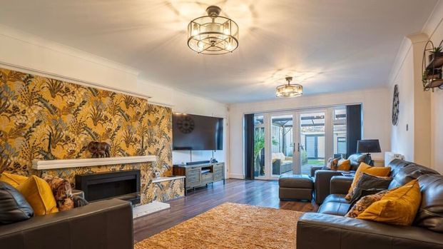 3 Bed Semi-Detached House, Billet Road, E17 - Photo 1