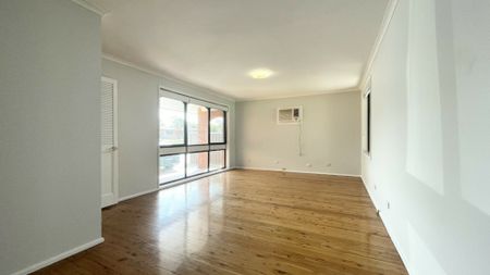 Beautiful 3 Bedroom Family Home In A Quiet Location! - Photo 2