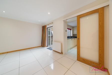 3 bedroom mews to rent - Photo 2