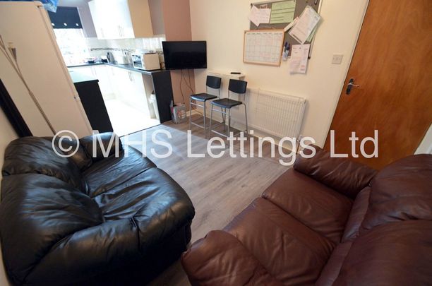 4 Bedroom Semi-Detached House for rent in Chapel Lane - Photo 1