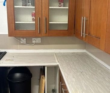 1 bedroom in a flat share to rent - Photo 5