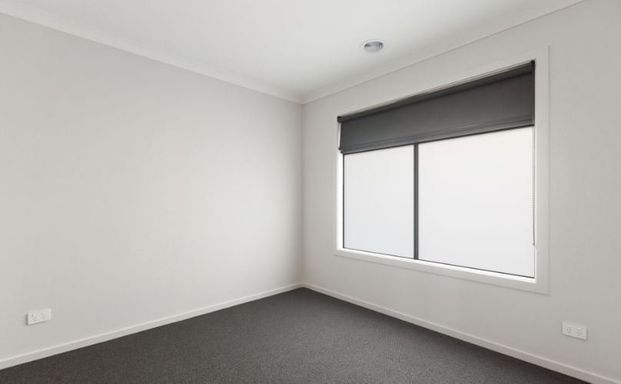 LUXURY THREE BEDROOM TOWNHOUSE - Photo 1