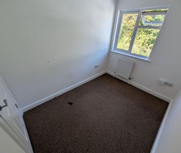 3 bedroom apartment to rent - Photo 4