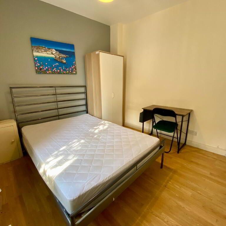 Donegall Road, Room1, All Utility Bills Included, Belfast, BT12 5NB - Photo 1