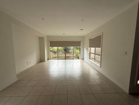 Please contact catie@sweeneyea.com.au for private inspections. - Photo 2