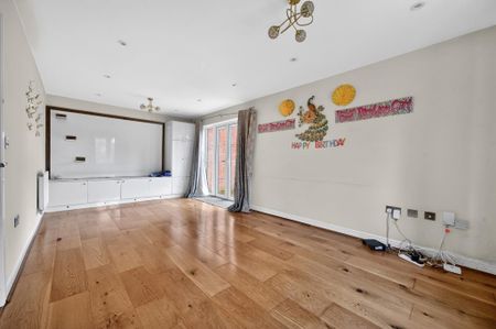 4 bedroom detached house to rent - Photo 2